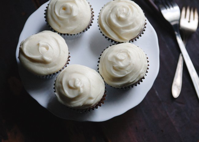 HONEY CUPCAKES WITH LEMON CREAM CHEESE FROSTING