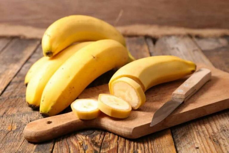 Are Bananas Acidic? Bananas for Acid Reflux [Good or Bad]